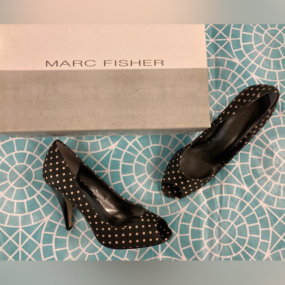 💛TODAY***$19***Marc Fisher “MFSTOP2” matte black/beige polka dot open-toed